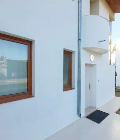 Designer Mit Pool *